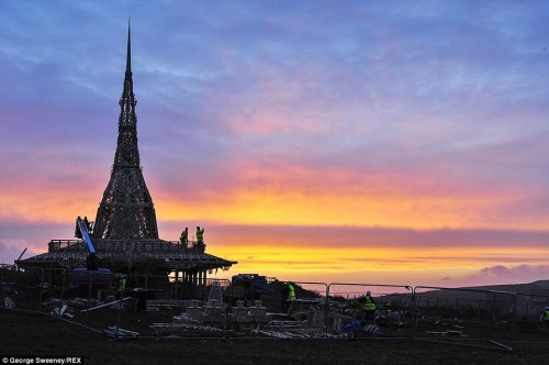 archatlas:Londonderry Temple David BestBeautifully and intricately crafted, this wooden temple is the product of two years of hard work and planning. The stunning 75ft timber sculpture is the work of renowned American artist David Best, famed for his