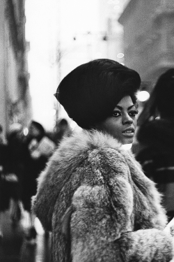 vintagegal:  Diana Ross shops on 5th Avenue