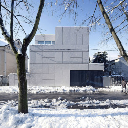 wetheurban:   DESIGN: Villa Criss-Cross Envelope The Villa Criss-Cross Envelope designed by OFIS Architects is a minimalist house located in the Slovenian capital city of Ljubljana. Keep reading