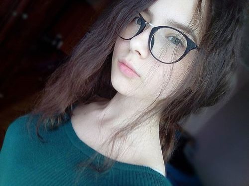 delinqueen: glasses, yes or no? Yes defiantly