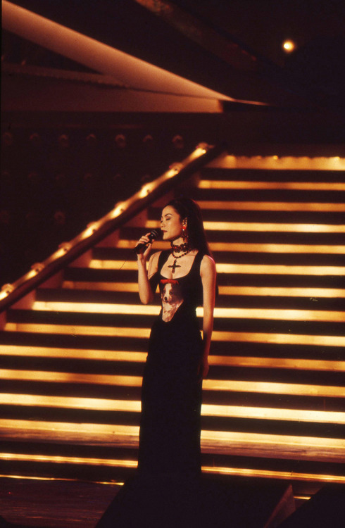 fayewongfuzao:Faye Wong in Vivienne Westwood (1992)