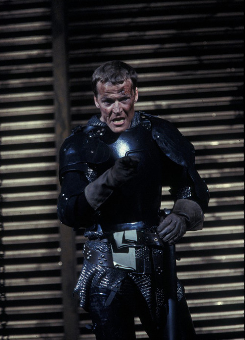 clarasimone: coolrhonamitraforever-blog: mrwhittaker:HENRY V - Iain Glen Thank you @mrwhittakerO