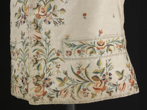 fripperiesandfobs:Waistcoat, 1790′sFrom the V&amp;A