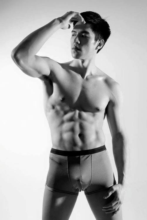 mantop10691:  今天只當模特兒代言內褲…不賣豆花的壯帥哥…陳奕廷….