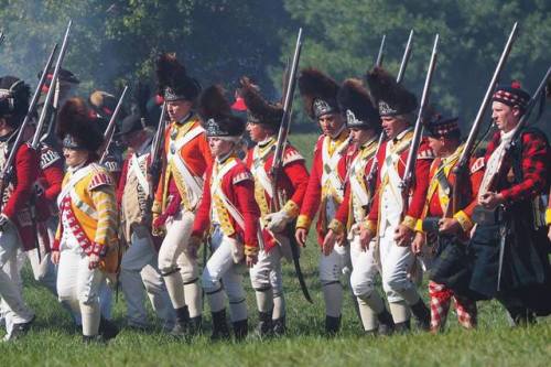 bantarleton:Foot guards, grenadiers and highlanders advancing.