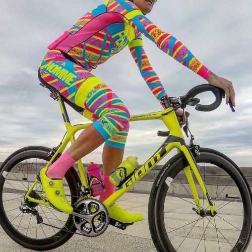 wtfkits:@_leeturner stain on that #hivizwaytohell this #flurofriday ! #cycling #roadcycling #cycling