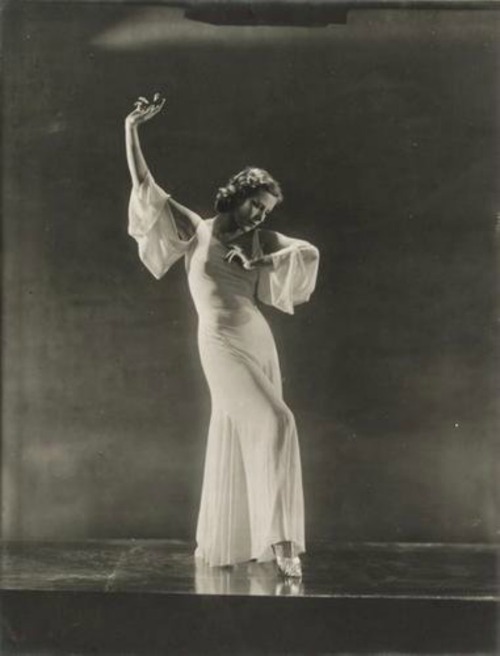 gueule-de-loupviolette:  Anonyme (1940s) .