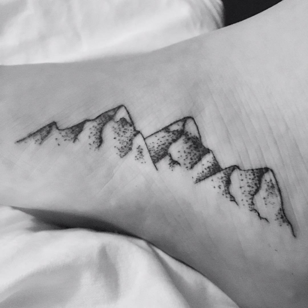 ankle mountain tattoos  Google Search  Tattoos fuß Berg tattoo Arten  von tattoos