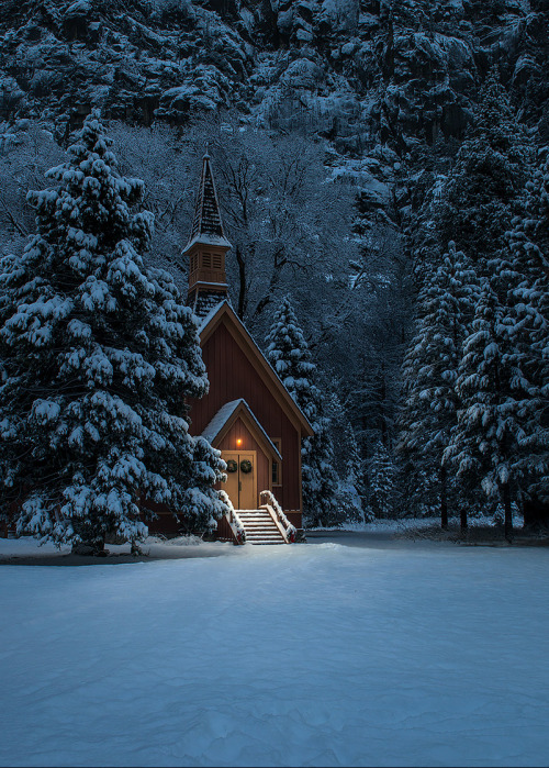 coiour-my-world:The Little Chapel by Darvin Atkeson 