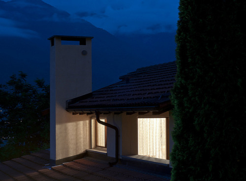 bigmacmami:  acusis:  Untitled (183/365) by Kfnmpas on Flickr.  looks like a house in the backroads