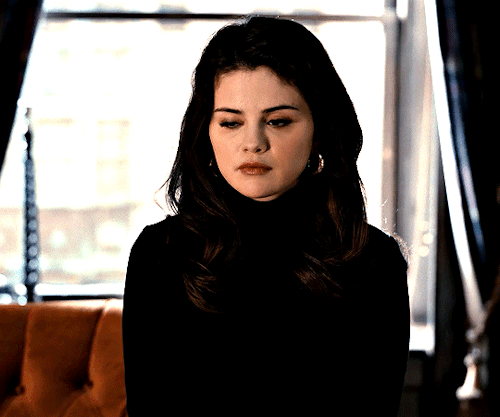 SELENA GOMEZ As MABEL MORAONLY MURDERS IN THE BUILDING | 1x02 Who Is Tim Kono?