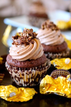 gastrogirl:  ferrero rocher cupcakes with