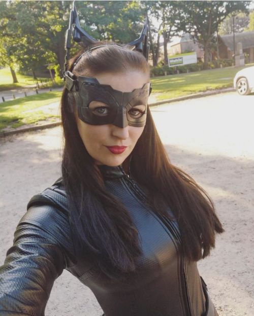 @katie_cosplays .. . #batman #batfan #batgirl #girlslovebatman #gotham #batlife #batbabe #photooft