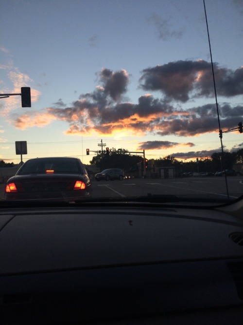 glowhkid:  The weather is changing and it finally feels like autumn  👼👼