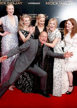 all-movie-stuff:  Gwendoline Christie, Natalie Dormer, Jennifer Lawrence, Elizabeth Banks, Julianne Moore &amp; Woody Harrelson