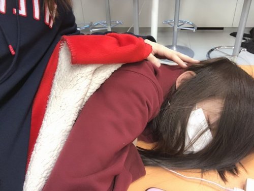 太野彩香さんのツイート: リハから帰ってきたら赤い袋の大きい荷物があって、サンタさんからプレゼントが届いてた！！！やったーーー！！！今日はおぎゆかをお持ち帰り t.co/T3yc7FA