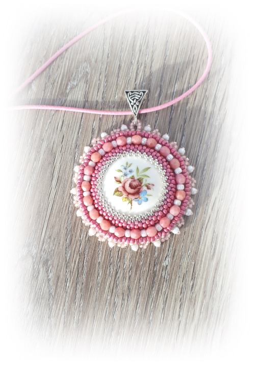 Romantic pink bead embroidery pendant necklace in my shopwww.etsy.com/listing/935153359