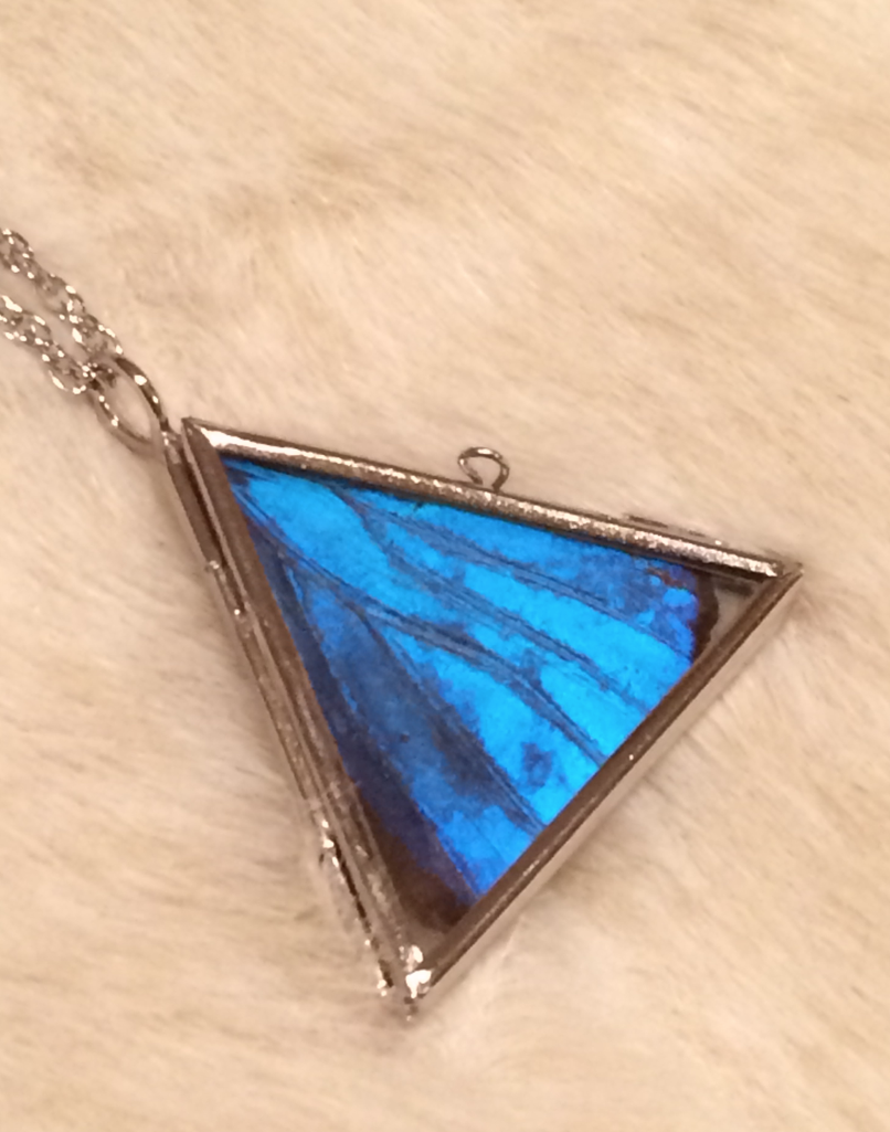 funandfashionable:Two necklaces I got from Suzy. I absolutely love them and can’t
