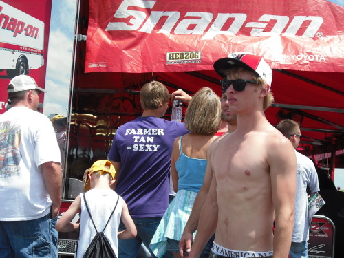 bmanks15:  Nice body on blondie!!