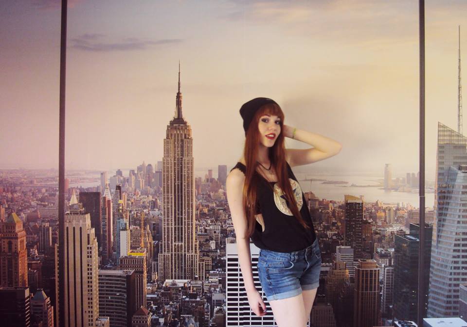 zrandomrawr:  I love this wall so here’s another selfie I took yesterday :3 