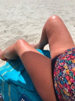 oldandbearded:  Mrs Cupcake. Sexy legs on the beach..