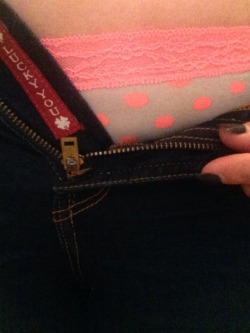 crunchiepink:  alphssubinco:  Polka dot day.