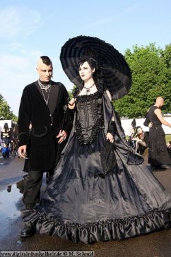 victorian-goth:  Victorian goth  http://victorian-goth.tumblr.com/