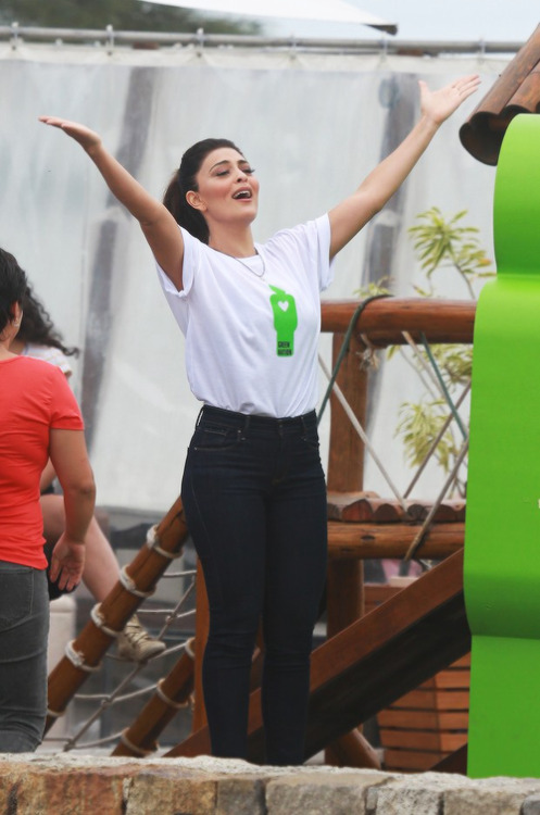 ohbrasil:  18/7/2014 - Juliana Paes fazendo entrevistas na Barra da Tijuca, Rio de Janeiro. 