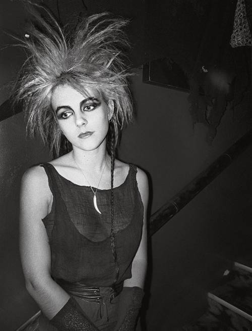 thisobscuredesireforbeauty:Elizabeth Hurley, at Batcave, London, 1984.Source