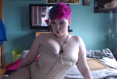 lavender-bubbaa: Corsets &amp; iZombie Buy my Snapchat!  Spoil me and I’ll spoil you / Man