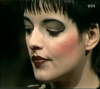 janiejones:Nina Hagen on the german talk-show “Je Später Der Abend”, 1978