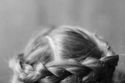 scellestus:  Sometimes life it takes you by the hair by malinamelone on Flickr. 