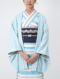 thekimonolady:  One more post from kimono shop “Double Maison”! These are very modern and cute takes on haori (kimono jackets). 