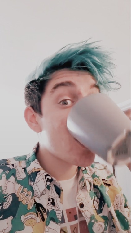 crcnkgameplays:but that’s none of my business ☕️