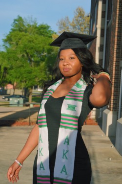 tnorfleet1:  maiahthemermaid:  🎓✨Graduation Shoot Favorites! Had to hit the Cookie Lyon on them!  💗💚