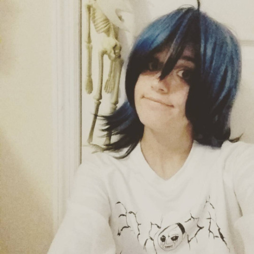 vertigoats:  tagged by iambickilometer for summer selfies.  it’s basically just cosplay tests i’ve done and like one pic of myself lmao #oopsthey/their 