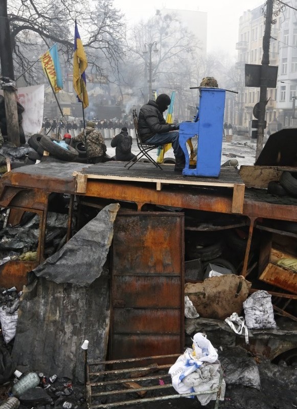 fnhfal:  Kiev Revolution 
