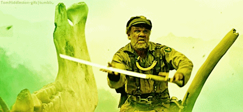 tomhiddleston-gifs:Marlow ! Sword !