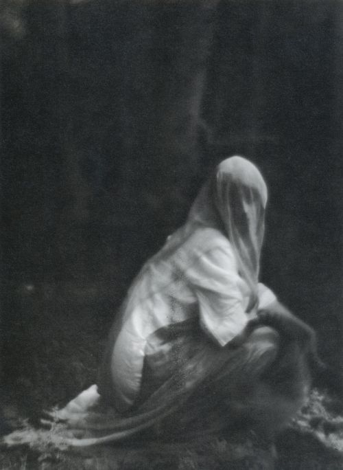 mortacredit: Imogen Cunningham, Veiled Woman, 1910