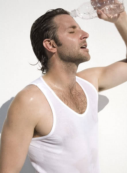 Wet t-shirts are not for women only.Just ask Bradley Cooper!