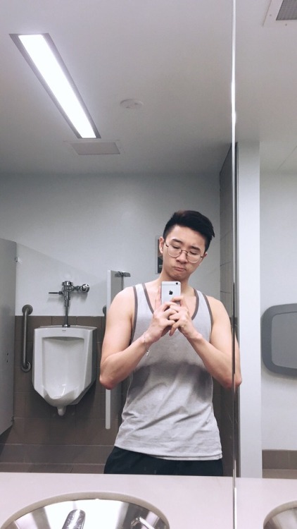 durianseeds: did i go to the gym or just take selfies in a washroom????/?/ who knows?¯\_(ツ)_/¯