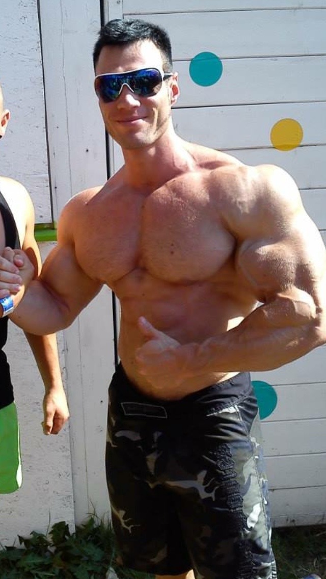 chrisfront:  barelederratte:  SH NAZZIMUSSKELSSAU   He would never touch a fag like