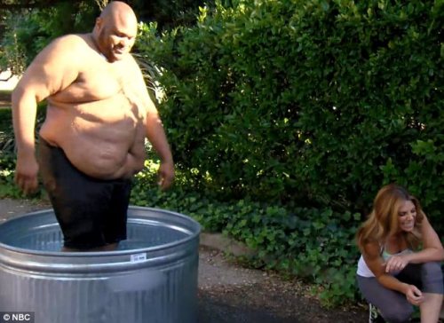 4blkbearschubsncubs:  Ruben Studdard  on NBC’s the biggest loser.  Oh my o my!!   Look at that lovely shirtless chest and belly.  Love the furry chest and that smile of his!!!!  No matter how much weight he loses, he will be my all time celebrity