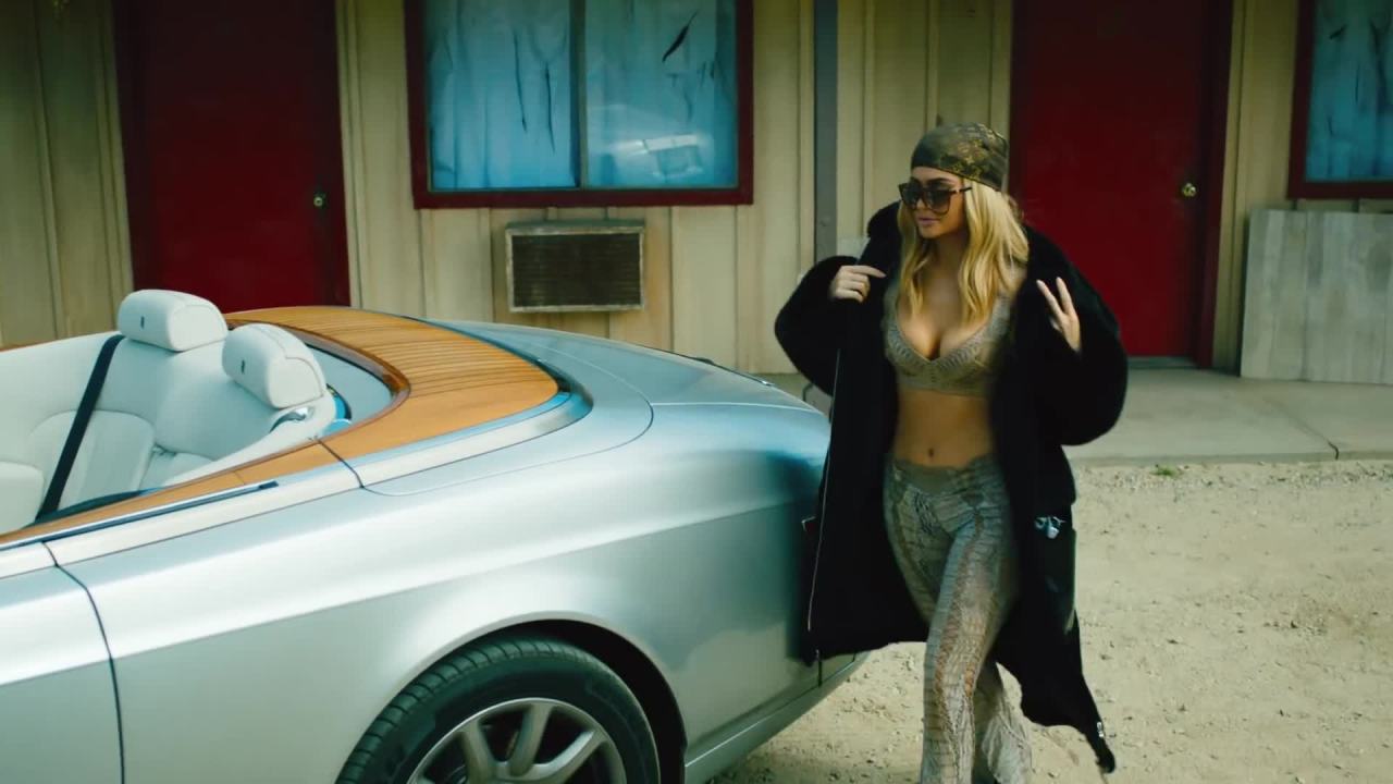 charlesarcham:  Kylie Jenner - nice ass!!!!