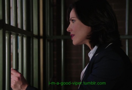 i-m-a-good-viper: Criminal - Britney Spears Swan Queen it’s cause of boobies