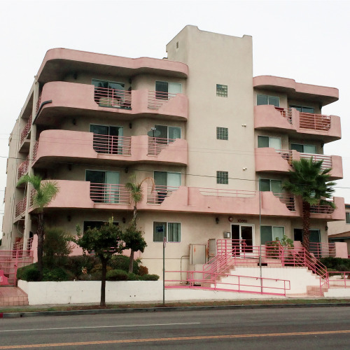 sleazeburger: 80s deco in Culver City