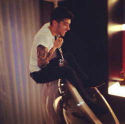 direct-news:  @niazkilam: Wrecking ball ! Haha 