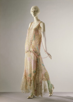 omgthatdress:  Evening Dress Callot Soeurs, 1922 The Victoria &amp; Albert Museum 