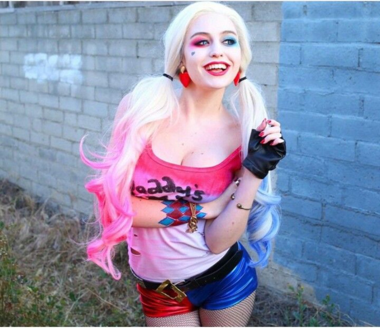 sexy-cosplay-scroll:  Supermaryface as Harley Quinn 