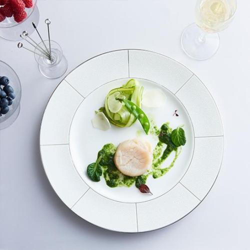 VOGUE JAPAN ‏@voguejp   ホタテのセジール 実山椒とケールのソースのレシピを公開。ホタテのプリッとした食感が美味しい。フレッシュなケールソースで初夏を感じて。最高峰のシャンパ